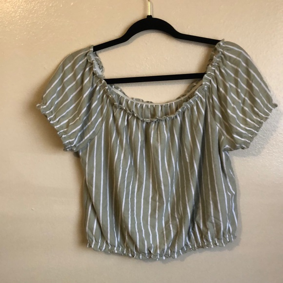 American Eagle Off the Shoulder Scrunch Crop Top - Picture 2 of 4
